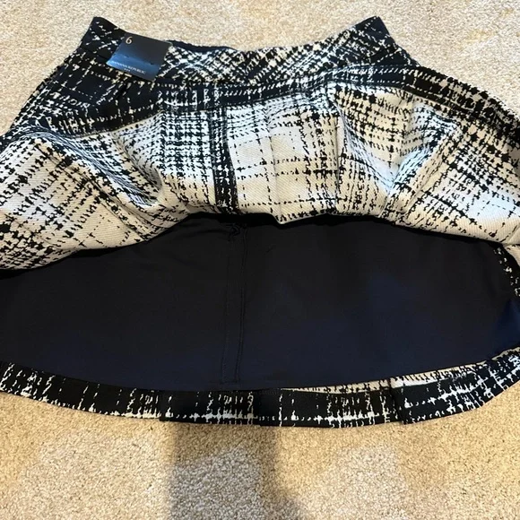 Banana Republic Black and White Skater Mini Skirt - Picture 5 of 10